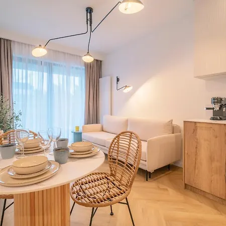 Apartment White Shellter - Shellter & Rogowo